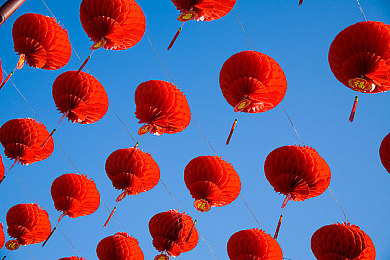 黄三色是指哪三色颜色呢：疾风号经典涂装揭秘，三色属性加成引爆赛道策略变革