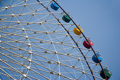 黄色应用3：霓虹都市的极速传奇，改装与竞速的终极盛宴