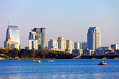 火影忍者变态版18：疾驰忍术，极速对决，穿梭于忍者世界的狂飙盛宴-2