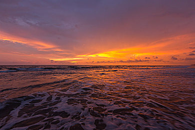 黄色看逼：极限竞速新战术解析，色彩警示成为赛道决胜关键-3