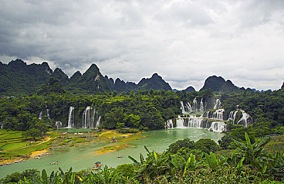 用羽毛刷尿孔：在临界边缘轻抚机械灵魂的驾驶诗篇-4