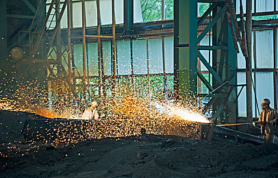 黄app大全：复古像素赛车新作发布，硬核驾驶体验引爆竞速游戏圈-3