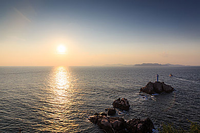 狼人综合网站:暗夜疾驰者,赛道上的身份谜局与极速博弈-2