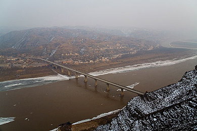 1995版泰山与珍妮的精彩看点：迪士尼经典动画改编竞速游戏今日上线，丛林飞车开启全新冒险之旅-2