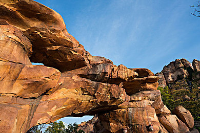 男人把小困困放在女人困困里漫画：车库心语，拟人车娘的情感停泊与经营之旅