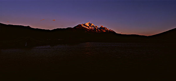 體育生學長打飛機Gay雞巴：未来都市立体竞速，空中激斗与深度改装引爆赛道-4