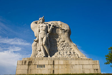 男人把小困困放在女人困困里漫画：车库心语，拟人车娘的情感停泊与经营之旅-2