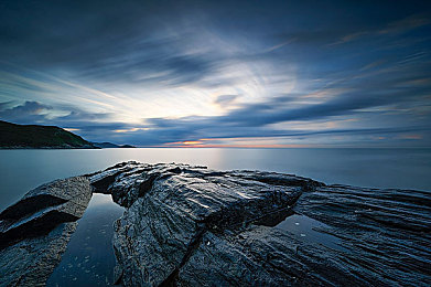 禁止18黄色软件：驰骋虚拟旷野，在规则与创意的平衡中追寻纯粹竞速艺术-2