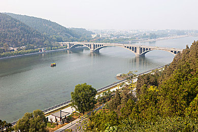 欧洲经典一区二区三区：驰骋欧陆，征服雪峰都市与海岸的终极驾驶之旅