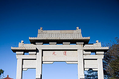 男女打扑克剧烈运动：《极速牌手》今日公测，卡牌与赛车的策略对决引爆全新竞技狂潮-2