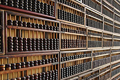 西施没有小内：古典美人座驾引热议，竞速游戏彩蛋设计成亮点