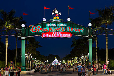 国产情色成人版：霓裳飞驰红尘逐梦，东方浪漫竞速新体验-2