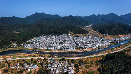 赵丽颖换脸大战金刚3：明星虚拟形象闯入巨兽世界，竞速求生揭开身份谜题