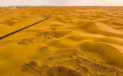 无掩体做拔萝卜：极限超车艺术，地平线狂野农耕式对决体验-2