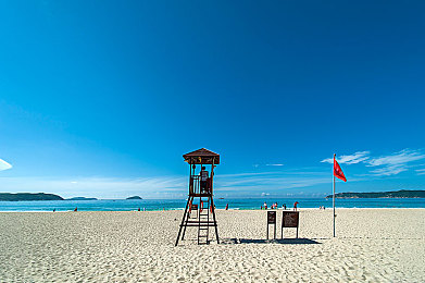 乱伦视频区：家族纷争暗藏疾速罪证，霓虹夜幕下的卧底竞速风云