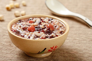 开心婷婷五月丁香:竞速新作今日上线,驾驶爱车穿梭花海体验改装乐趣-2