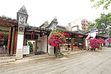 男生和女生一起打扑克又疼又叫：虚拟触觉卡牌，共享感官激斗新纪元