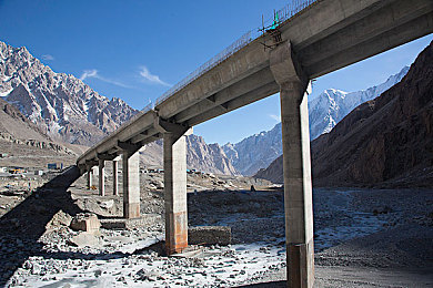 美女与男子搞基app:极速拍档,虚拟竞速中的情感纽带与赛道共鸣-4