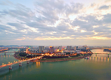 Gay男性玩奴sm调教哭:赛道之心,掌控与共鸣的竞速博弈艺术-3