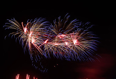 床上真人拨萝卜：悬浮农艺师，未来田园机械交响诗