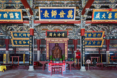 打扑克又叫疼：极速牌局，在方向盘上展开动态卡牌对决-2