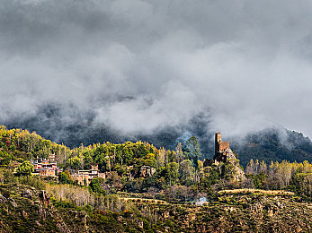 男人捅女人APP：音译误解下的都市侠客，霓虹赛道中的道德飞驰-3