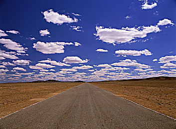 操你软件：代码叛客，极速觉醒的虚拟赛道革命-4