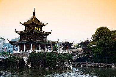 一次去巴厘岛按摩的经验作文：独立游戏新作颠覆传统，竞速与疗愈双循环模式今日正式上线