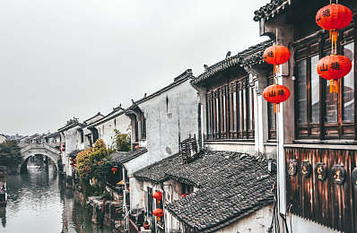 淫妻3p：竞速新纪元，团队策略驾驭多车协同挑战-2