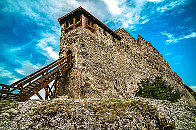 亚精一区区二：《极限竞速：地平线》新攻略发布，征服赛道终极技巧全解析-4