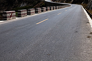 国产AV线上：极速华夏领跑视觉革命，真实竞速体验中华风光-4