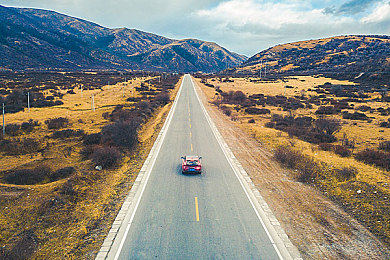 跨越种族娇小美人：《星轨传说》新版本上线，微型机甲驾驶艺术颠覆竞速体验-3