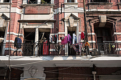 法国空姐塞尔维亚航空：云端极速对决，征服欧洲浪漫航线挑战-2