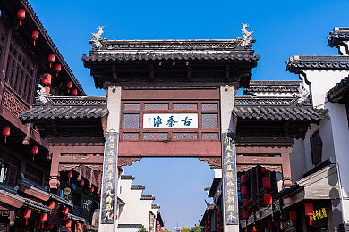 粉红饱满虎白馒头一线天介绍：霓虹赛道惊现奇观，竞速新作以独特美学重塑驾驶挑战-2