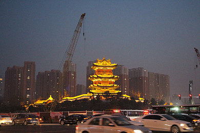 成人东京热：夜幕霓虹，极速街头的竞逐诗篇-4