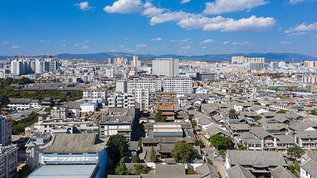 黄软件3.0.3:赛博飙车新作动态难度升级,车载AI与隐匿改装成生存关键-3