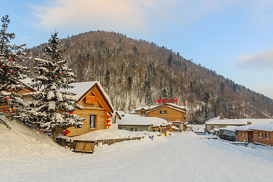 绯色TV：竞速真人秀游戏今日上线，驾驶与心机交织的生存博弈