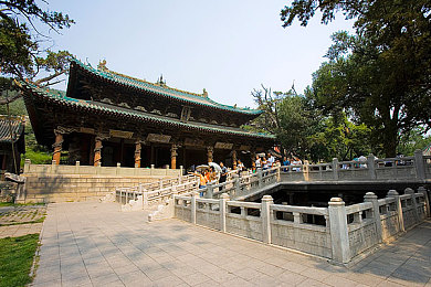 三上悠亚一区二区：极速双生，都市霓虹与荒野泥泞的竞速诗篇-3