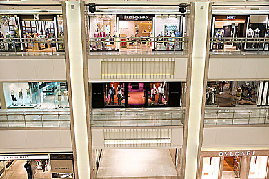 黄色软件下载OPPO版：疾驰于光影之间，定制超跑征服数字赛道