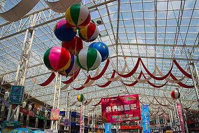 如何下载黄色视频软件：极速狂飙金色风暴上线，视觉动态引擎打造赛道流星-4