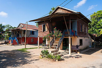 男人机通女人：硬核赛车邂逅多线叙事，年度创新游戏实现速度与情感共鸣-2