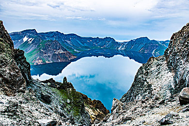 男生和女生在一起差差差:双人驾驶默契大考验,极速搭档引爆合作乐趣-3