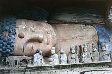 亚洲综合在线一区：极速狂飙亚洲风云今日上线，顶尖车手争夺全新虚拟赛道荣耀-2