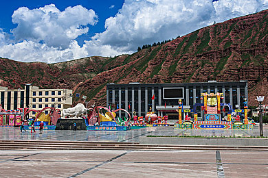 四个少妇的特殊按摩:沉浸式改装竞速新作今日上线,亲手调校你的专属速度机器-3