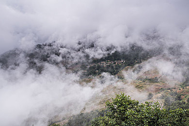 打扑克在床上：在虚拟赛道展开策略轮盘，于引擎轰鸣中博弈速度与时机-2