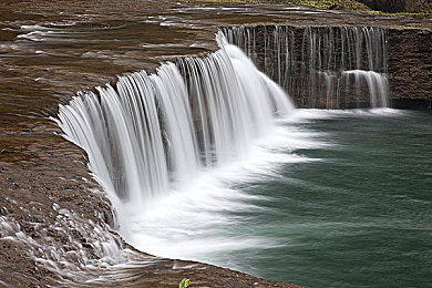 十大操逼软件：拟真赛车游戏巅峰对决，最新物理引擎与沉浸体验全解析-2