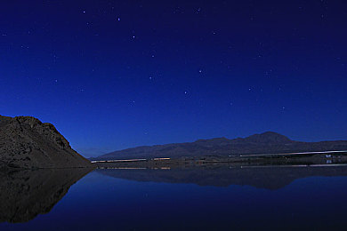 futa3d：复古未来主义赛车新作登场，三维像素赛道颠覆竞速体验