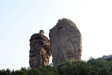 美女不穿衣服软：极致轻量化改装，在虚拟赛道体验速度与操控的平衡艺术-3