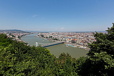 操迪丽热巴什么感觉：虚拟偶像搭档驾驶新游引热议，极速女神真实体验全解析