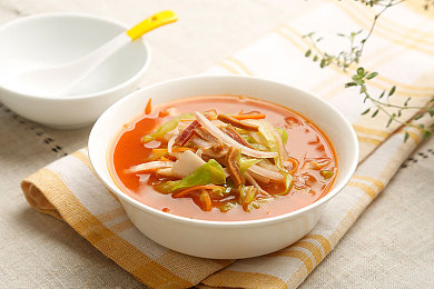 东北体育生打飞机：热血空战新体验，体育精神与飞行射击的创意融合-3